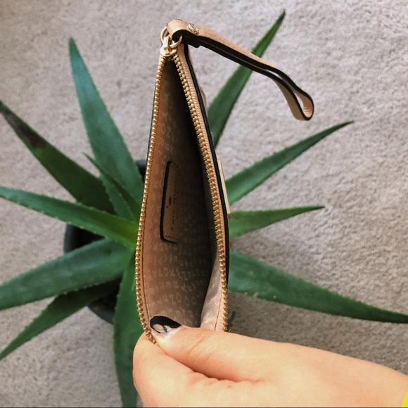 ❌SOLD❌ Kate spade wristlet 🌞 - Picture 3 of 6